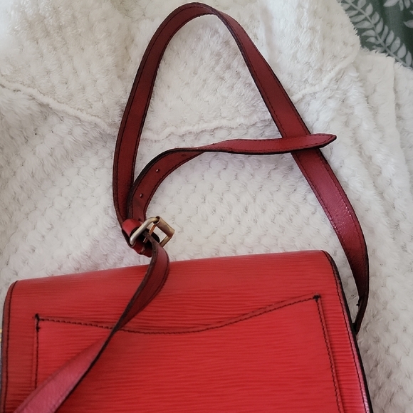 Pretty Pushers Red Crossbody Bag with Flap Closure - Picture 2 of 5